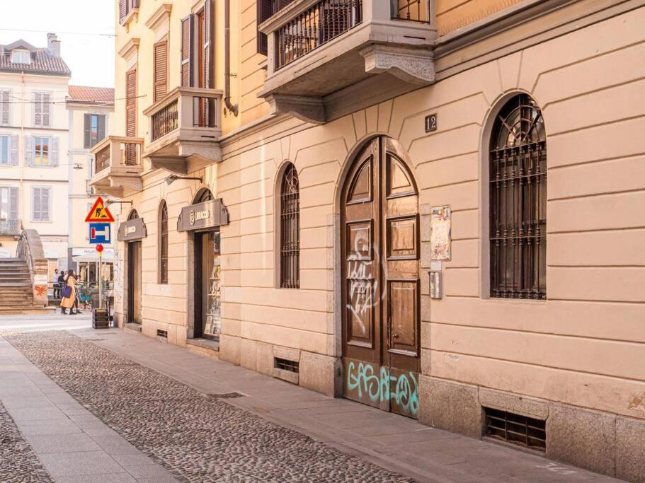 Romantic Flat On Navigli River By Easylife Милано Екстериор снимка