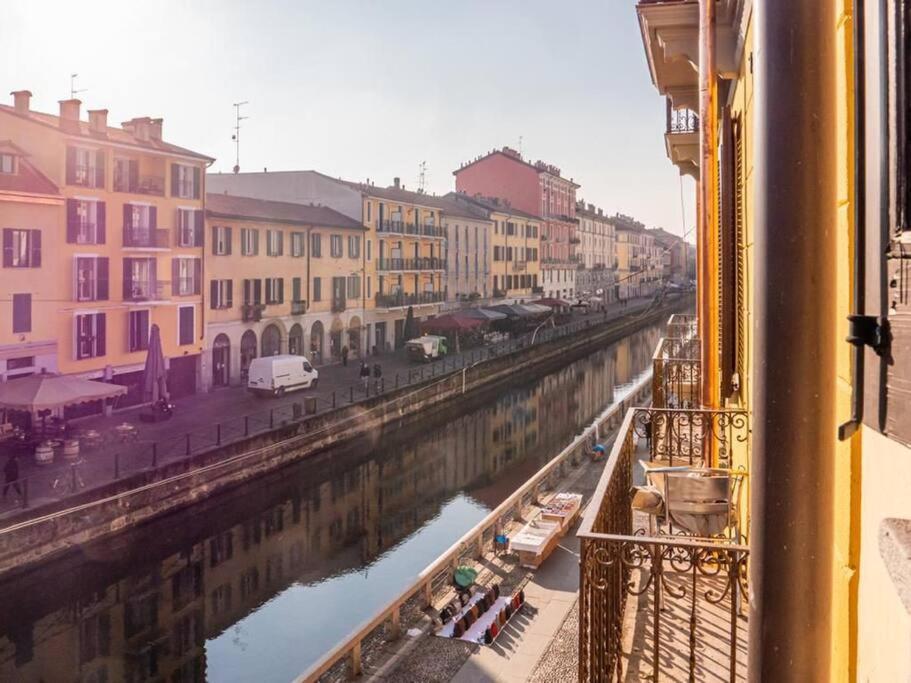 Romantic Flat On Navigli River By Easylife Милано Екстериор снимка