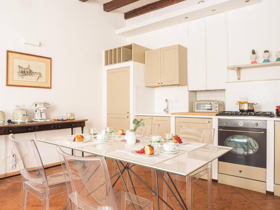 Romantic Flat On Navigli River By Easylife Милано Екстериор снимка