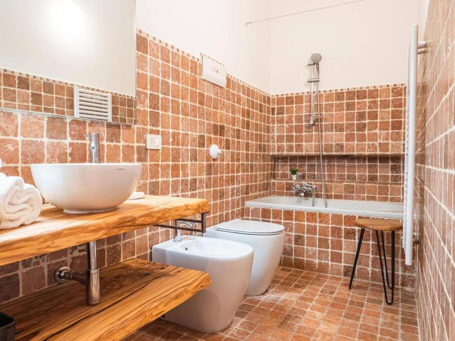 Romantic Flat On Navigli River By Easylife Милано Екстериор снимка