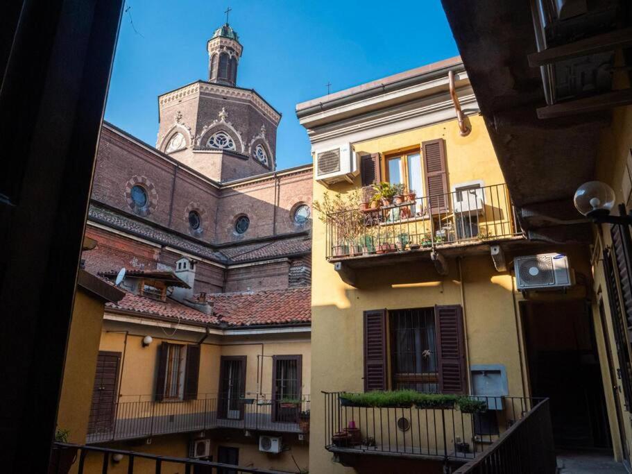 Romantic Flat On Navigli River By Easylife Милано Екстериор снимка