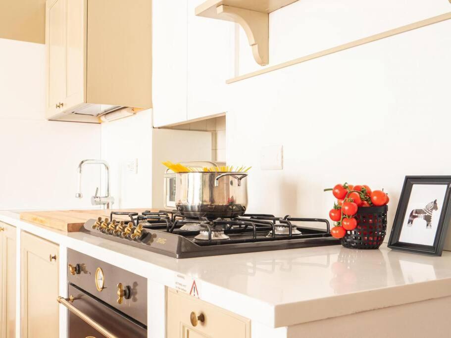Romantic Flat On Navigli River By Easylife Милано Екстериор снимка